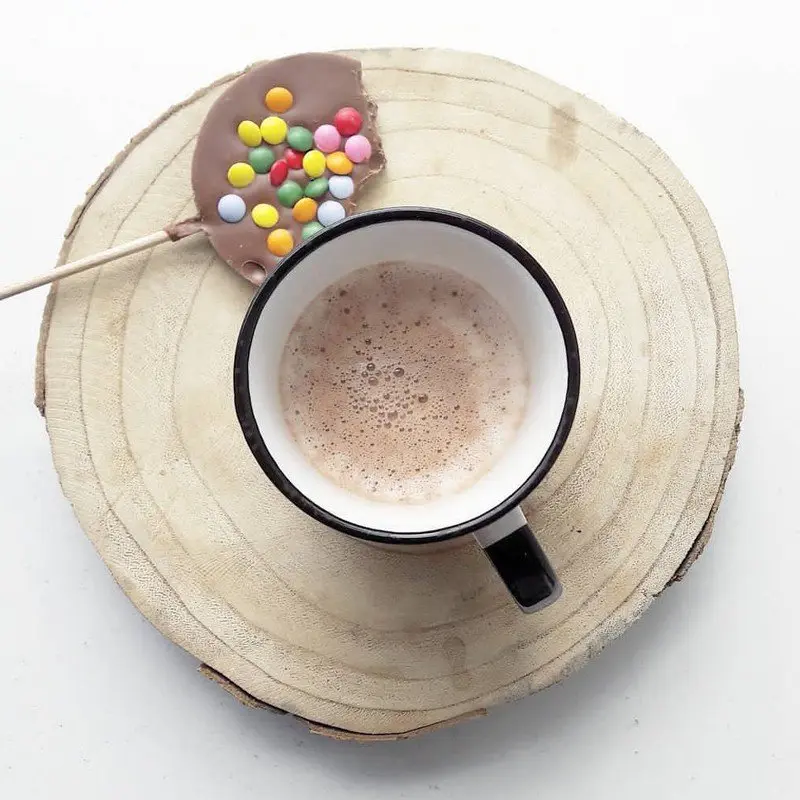 sucette-chocolat-lait-surprise-partie (1).webp