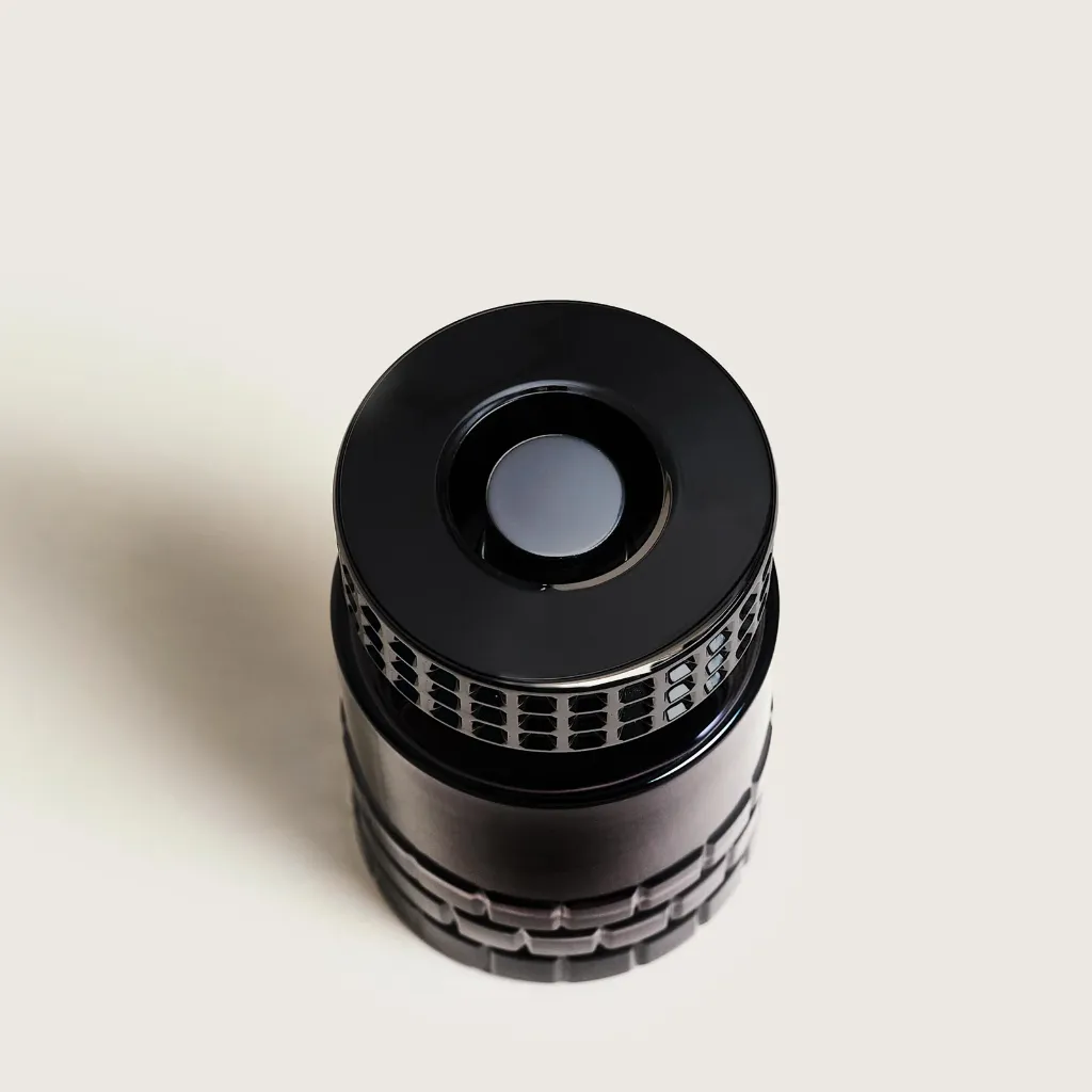 057b4d99b9a7593f2885e555c1281d75f187e520_004904_CELEBRATION_LAMPE_NOIRE_2500x3100_P_4.webp