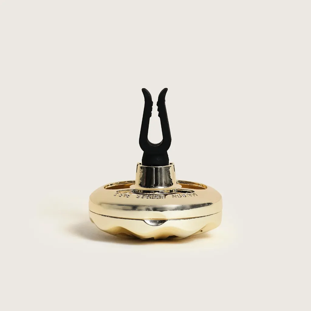 a07c123577e04274af78180e639723333f2738a6_007913_MAGICAL_DIFFVOITURE_2500x3100_P_3.webp